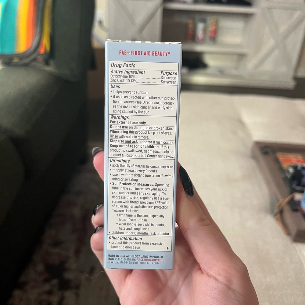 First Aid Beauty - Ultra Repair Moisturizer SPF 30 - Picture 4 of 8
